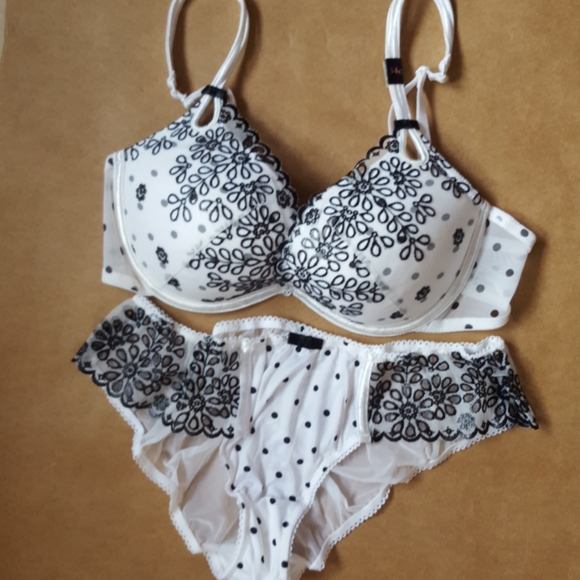 Victoria's Secret Other - Victoria's secret gorgeous push up 34C large